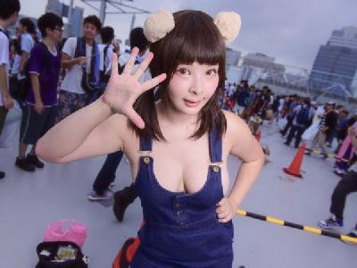 超過激!!コスプレイヤーさんのスケベなところがポロリ寸前…超抜けるコミケエロ画像